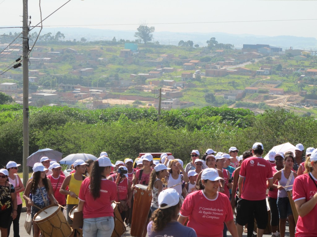 Caminhada das Rosas, na região Norte de Campinas: mulheres em movimento (Foto José Pedro Martins) 