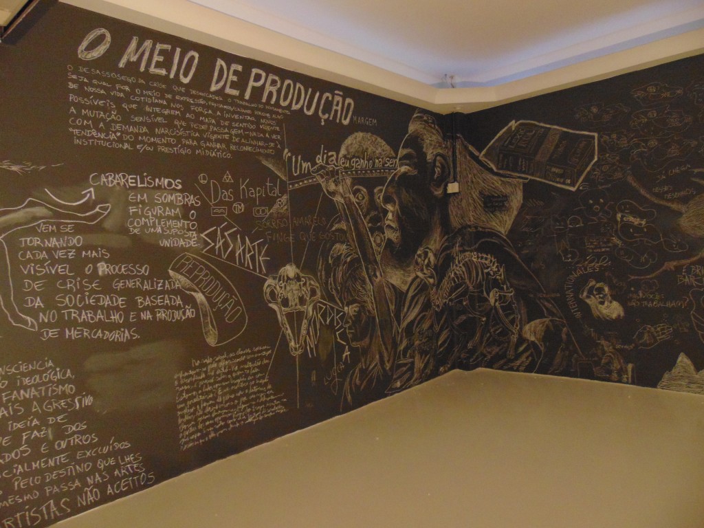 A obra no MACC foi continuada durante a exposição, no espírito da arte compartilhada (Foto José Pedro Soares Martins)