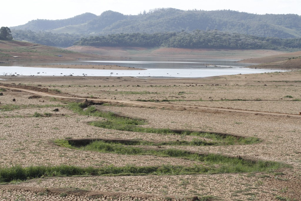 Sistema Cantareira está com reservatórios no fim: sem chuva haverá colapso em 2015 