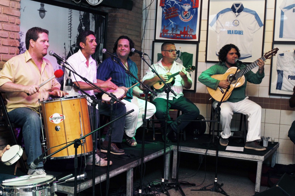 Quarteto e Cordas Vocais no Tonico´s, um dos redutos do samba em Campinas