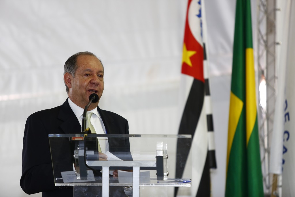 Ministro Clélio Campolina na cerimônia de início de construção do complexo de fontes de luz síncroton Sírius 