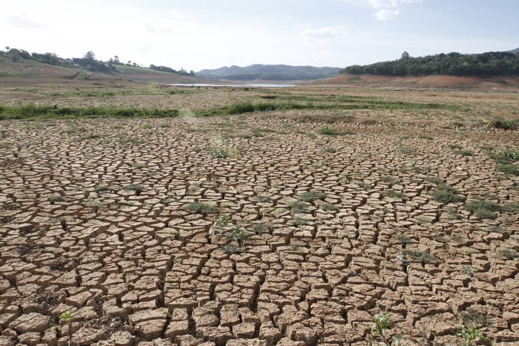 Reservatório quase seco do Cantareira: Piracicaba se mobilizou há 40 anos 