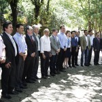 Os 16 prefeitos que participaram do encontro em Holambra, com Jonas Donizette no centro (Fotos Adriano Rosa)