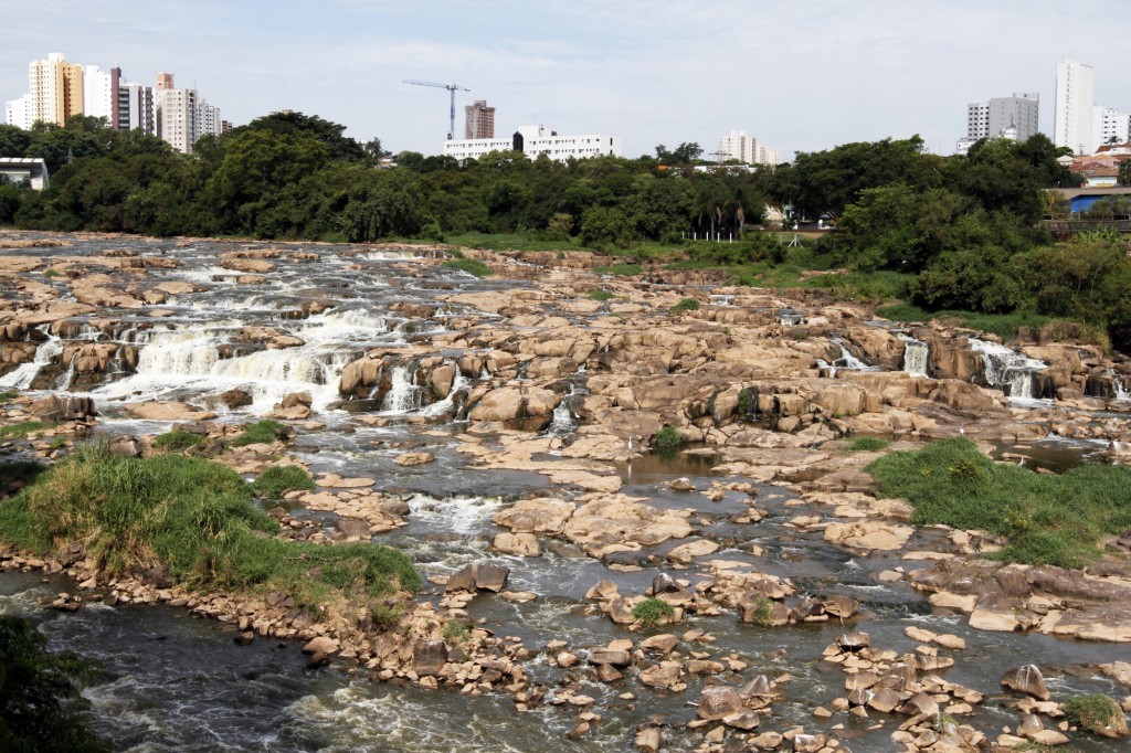 Rio Piracicaba, no famoso salto, com menos de 10% de sua vazão histórica em janeiro de 2015: alta preocupação
