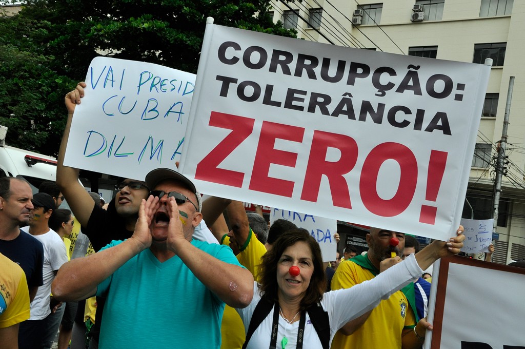 Gritos contra a corrupção foram uma marca nos dois atos (Foto Martinho Caires)