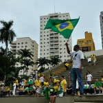 Bandeira do Brasil presente nas manifestações (Foto Martinho Caires)