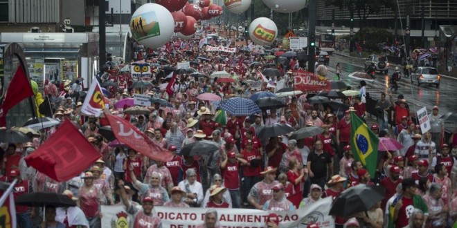 Milhares foram às ruas em defesa da Petrobras e da democracia