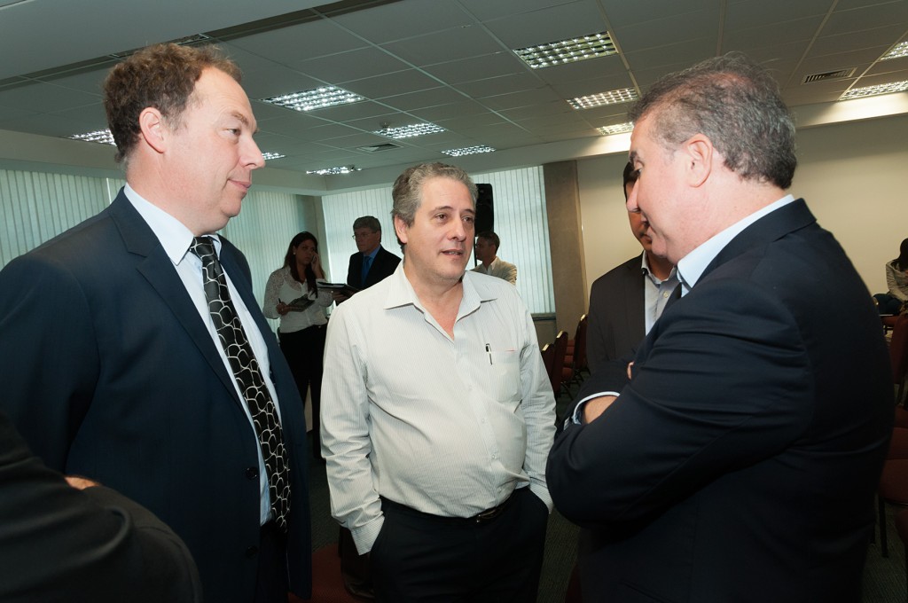 Franck Turkovics, professor Waldyr Gallo e prefeito Jonas Donizette
