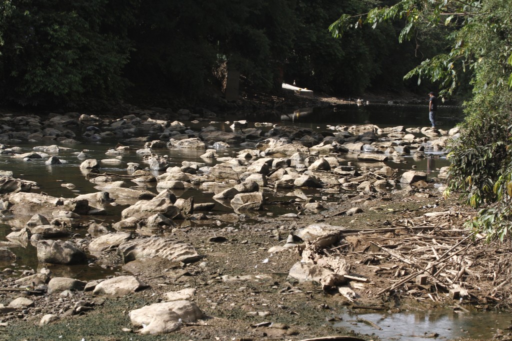 Rio Atibaia no distrito de Sousas: crise hídrica pede maior mobilização social sobre a água 