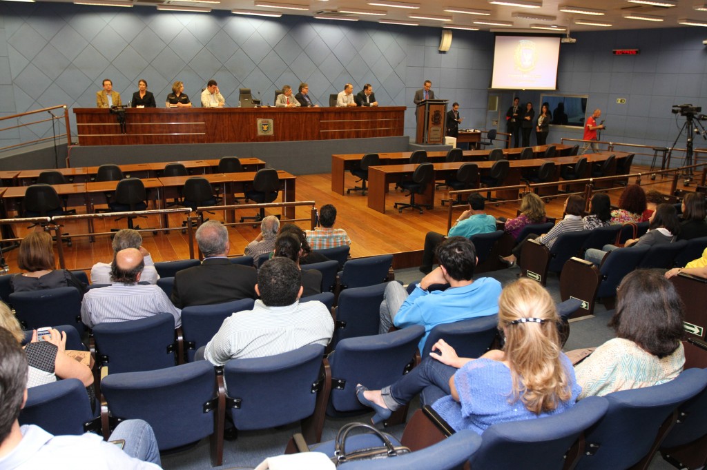 Sessão da Câmara para entrega das homenagens aos jornalistas (Foto Adriano Rosa)