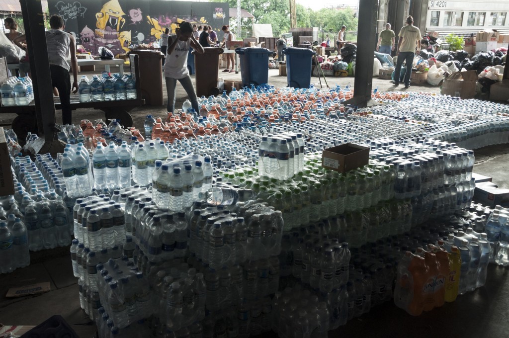 Água foi o produto mais arrecadado, conforme demanda das comunidades atingidas (Foto Martinho Caires)