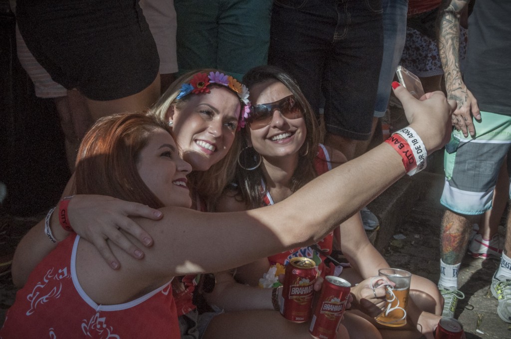 No Carnaval das redes sociais, a selfie não podia ficar de fora (Foto Martinho Caires) 