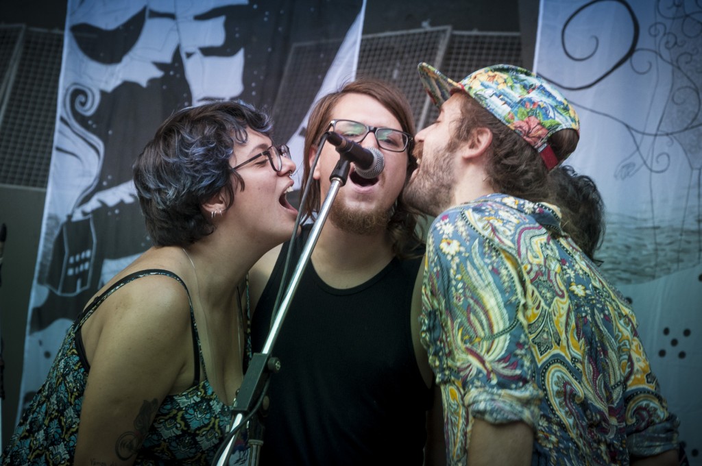 Três bandas e um DJ fizeram a festa dos milhares presentes (Foto Martinho Caires)