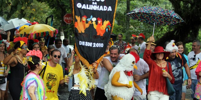 Bloco da Galinhada esquenta o caldo do Carnaval de Joaquim Egídio no sábado molhado