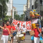 Artistas descem a rua Treze de Maio, até o Largo da Catedral, pela democracia e o Estado de Direito (Foto José Pedro Martins)