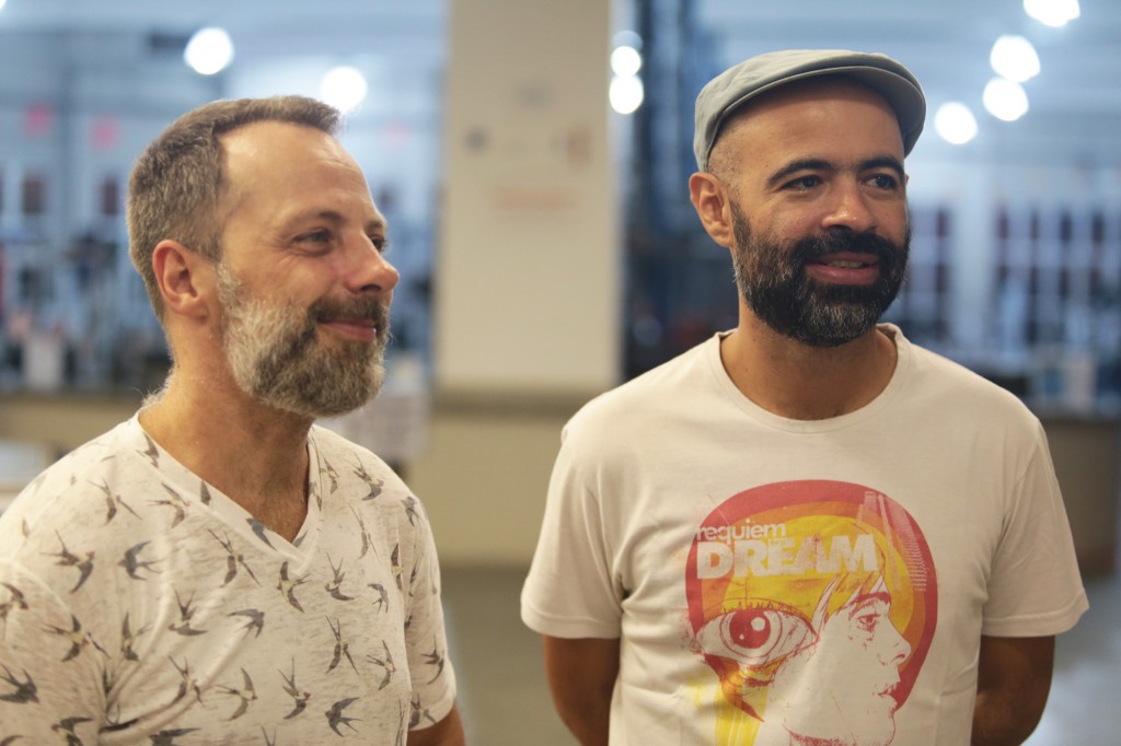 Guilherme Kastrup e Rodrigo Campos após o espetáculo  Foto: Adriano Rosa