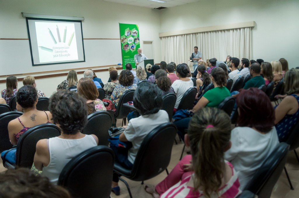 Renato Janine Ribeiro abriu ontem a série de encontros mensais de 2016 do Compromisso Campinas pela Educação (CCE), promovido pela Federação das Entidades Assistenciais de Campinas (FEAC)       Fotos: Martinho Caires