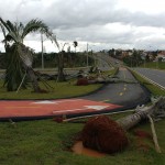 Na extensão da avenida Mackenzie,  marcas da devastação, que impactou o condomínio Caminhos de San Conrado (Foto José Pedro Martins)