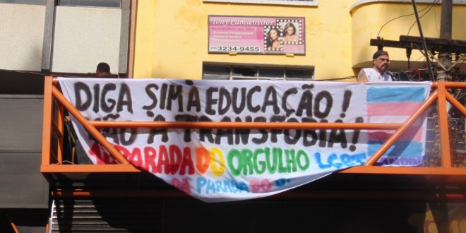 Parada LGBT pela educação e contra intolerância nas ruas de Campinas