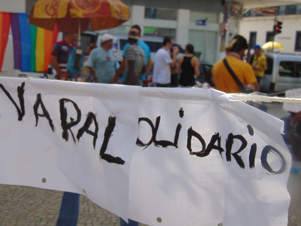 Varal solidário, para arrecadação de roupas para os moradores de rua (Foto José Pedro Martins) 