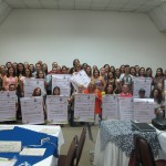 Representantes das 14 escolas que participaram da assinatura dos termos de compromisso (Foto José Pedro Martins)