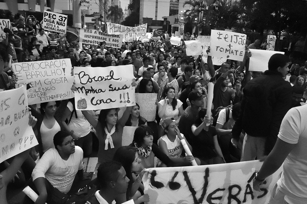 PEC 37 também foi alvo das manifestações (Foto Martinho Caires)
