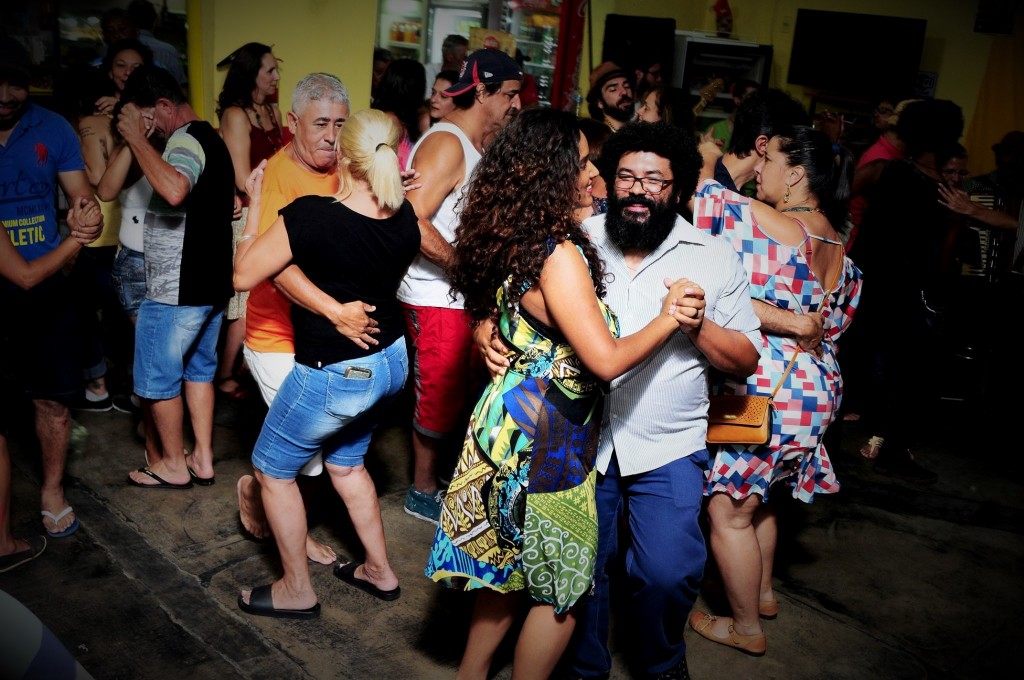 Colocar os forróculos, para ver com muita alegria (Fotos Sabrina Sanfelice e Rafa Carvalho / Divulgação)