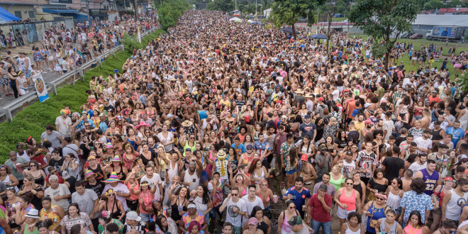 City Banda vence obstáculos e comemora 25 anos com desfile gigantesco