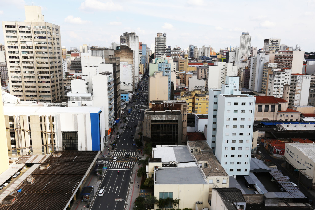 Avenida Francisco Glicério quase vazia: lembrando a febre amarela? (Foto Adriano Rosa)