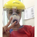 A médica Ayla Zinou equipada para trabalhar em tempos de pandemia (Foto Acervo Pessoal)