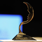 Troféu símbolo do Prêmio – a meia lua recortada com a silhueta de Vlado – é uma criação do artista plástico Elifas Andreato. (Foto: Fernanda Freixosa / IVH - Divulgação)