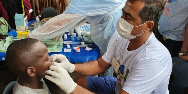 Grupo de brasileiros viaja para atendimentos médicos em Madagascar