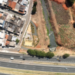 Vista aérea do local onde será implantado o Parque Linear do Córrego da Lagoa (Foto Seclimas)