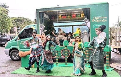 Caminhão de Natal Unimed participa da Parada de Natal no centro de Campinas, neste sábado