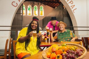 Os autores, claro, no Mercado Municipal de Campinas: cores, cheiros e sabores (Foto  Gabi Perissinotto)
