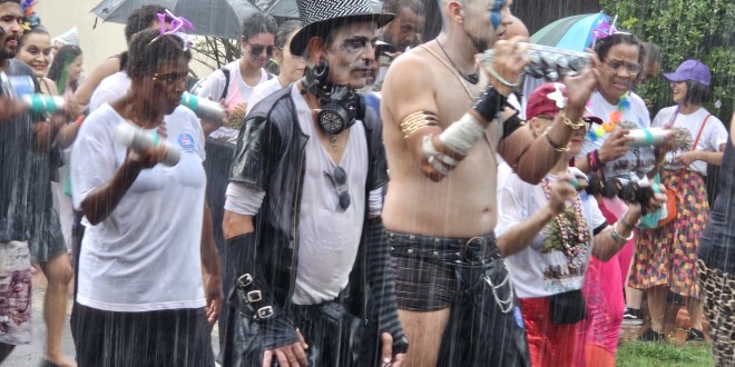 Unidos do Candinho dá show debaixo de chuva em Sousas, Campinas