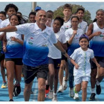 O ídolo Vanderlei Cordeiro de Lima e atletas da Orcampi (Foto Divulgação)