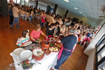 Feijoada Amigos do CRAMI promove solidariedade com música ao vivo e gastronomia